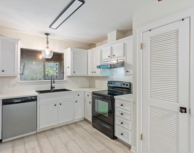109 White Sands Dr - Photo Thumbnail 12