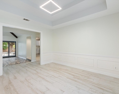 109 White Sands Dr - Photo Thumbnail 9