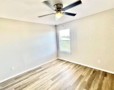 12729 Saint Mary Dr - Photo Thumbnail 8