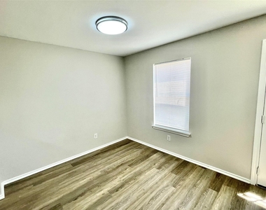 12729 Saint Mary Dr - Photo Thumbnail 4