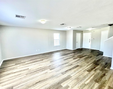 12729 Saint Mary Dr - Photo Thumbnail 2