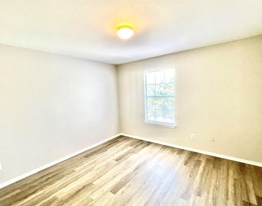 12729 Saint Mary Dr - Photo Thumbnail 9