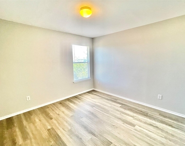 12729 Saint Mary Dr - Photo Thumbnail 10
