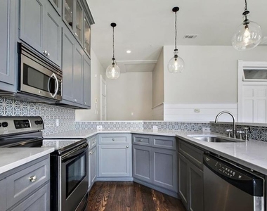 202 N Lbj Dr - Photo Thumbnail 2