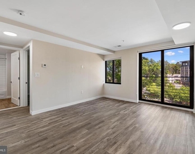 700 Roeder Road - Photo Thumbnail 7