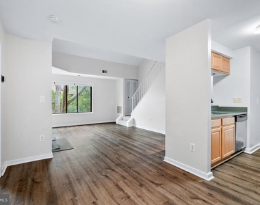 9934 Hellingly Place - Photo Thumbnail 7