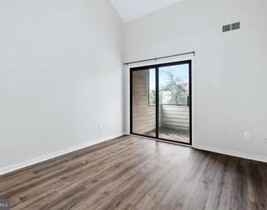 9934 Hellingly Place - Photo Thumbnail 16