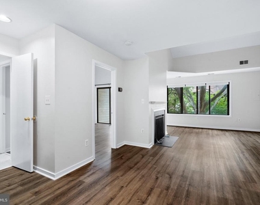 9934 Hellingly Place - Photo Thumbnail 13