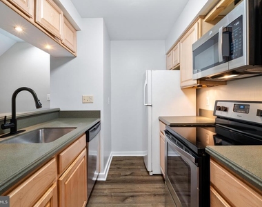 9934 Hellingly Place - Photo Thumbnail 8