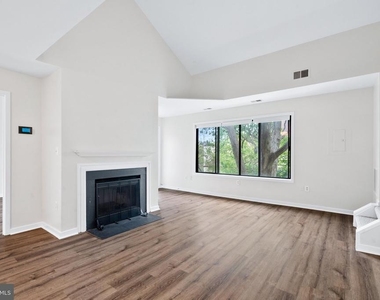 9934 Hellingly Place - Photo Thumbnail 2