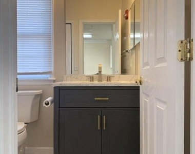 324 Top Floor Main Street - Photo Thumbnail 8
