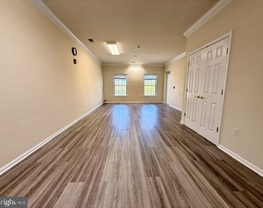 324 Top Floor Main Street - Photo Thumbnail 2