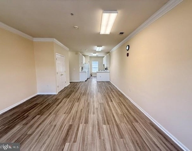 324 Top Floor Main Street - Photo Thumbnail 11