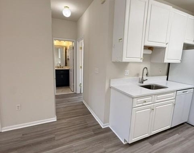 324 Top Floor Main Street - Photo Thumbnail 6