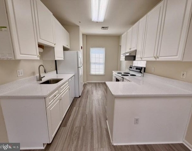 324 Top Floor Main Street - Photo Thumbnail 3
