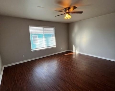 1172 Webberville Rd - Photo Thumbnail 2