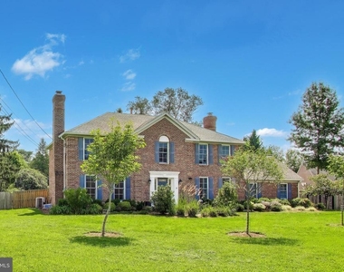 7724 Fontaine Street - Photo Thumbnail 2