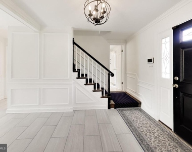 7724 Fontaine Street - Photo Thumbnail 5