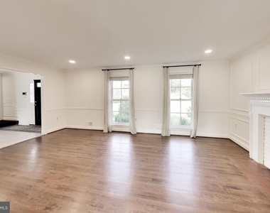 7724 Fontaine Street - Photo Thumbnail 8