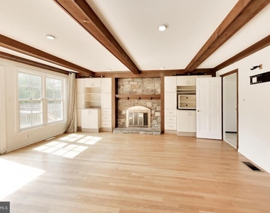 7724 Fontaine Street - Photo Thumbnail 18