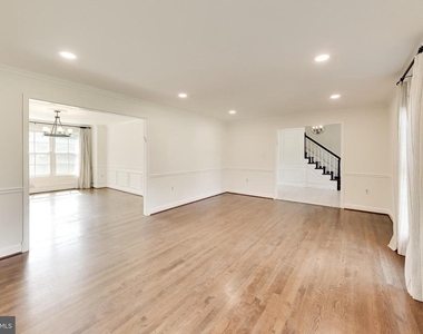 7724 Fontaine Street - Photo Thumbnail 9
