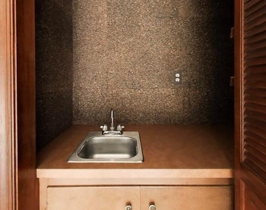 7724 Fontaine Street - Photo Thumbnail 21