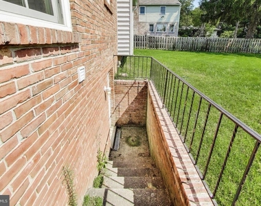7724 Fontaine Street - Photo Thumbnail 50