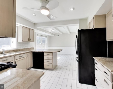 7724 Fontaine Street - Photo Thumbnail 16