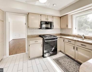 7724 Fontaine Street - Photo Thumbnail 14