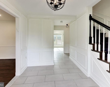7724 Fontaine Street - Photo Thumbnail 4