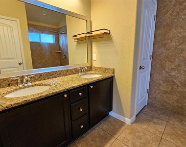 13708 Loleta Way - Photo Thumbnail 17