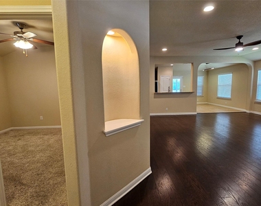 13708 Loleta Way - Photo Thumbnail 3