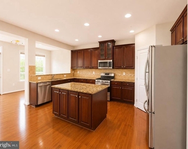 22605 Winding Woods Way - Photo Thumbnail 13