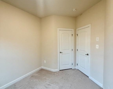 416 Grand Street - Photo Thumbnail 26