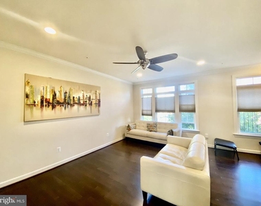 416 Grand Street - Photo Thumbnail 2
