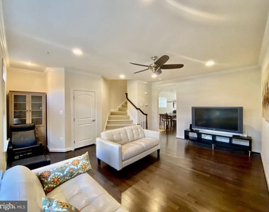 416 Grand Street - Photo Thumbnail 5