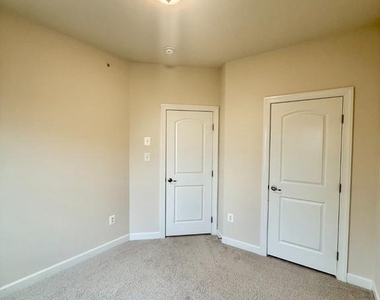 416 Grand Street - Photo Thumbnail 29