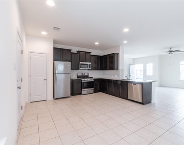 217 Bent Creek Dr - Photo Thumbnail 3