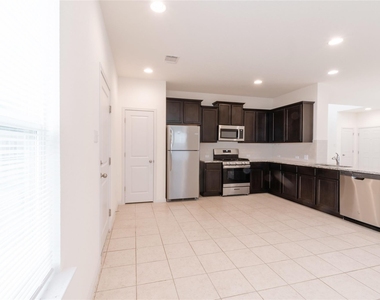 217 Bent Creek Dr - Photo Thumbnail 8