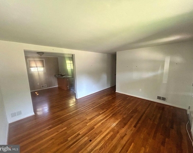 11004 Schuylkill Road - Photo Thumbnail 4