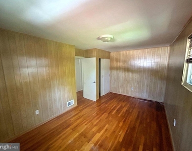 11004 Schuylkill Road - Photo Thumbnail 9