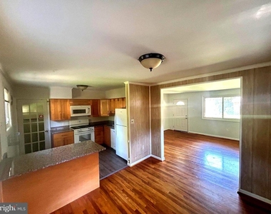 11004 Schuylkill Road - Photo Thumbnail 8