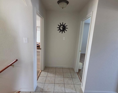 4703 Harmon Ave - Photo Thumbnail 9