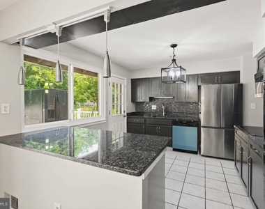 808 E Franklin Avenue - Photo Thumbnail 7