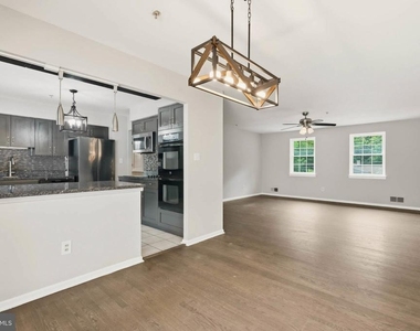 808 E Franklin Avenue - Photo Thumbnail 6