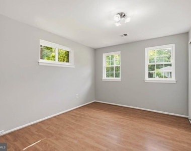 808 E Franklin Avenue - Photo Thumbnail 26