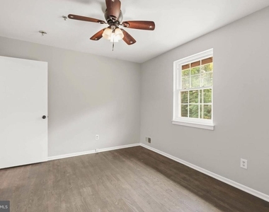 808 E Franklin Avenue - Photo Thumbnail 17