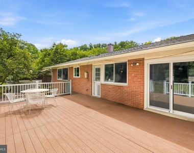 808 E Franklin Avenue - Photo Thumbnail 9