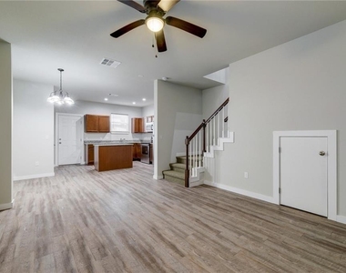 906 Quartz Ct - Photo Thumbnail 3