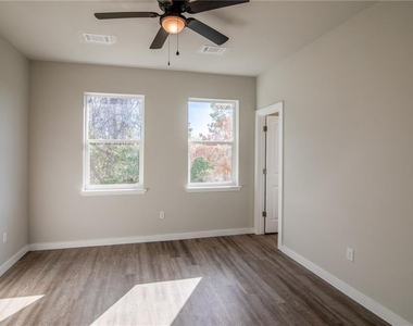 906 Quartz Ct - Photo Thumbnail 6